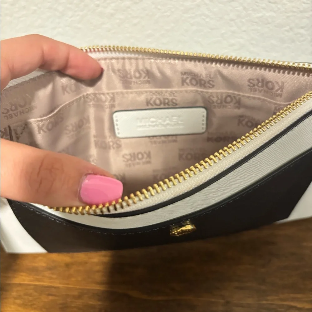 Michael Kors Black and White Wristlet EUC - Picture 7 of 8